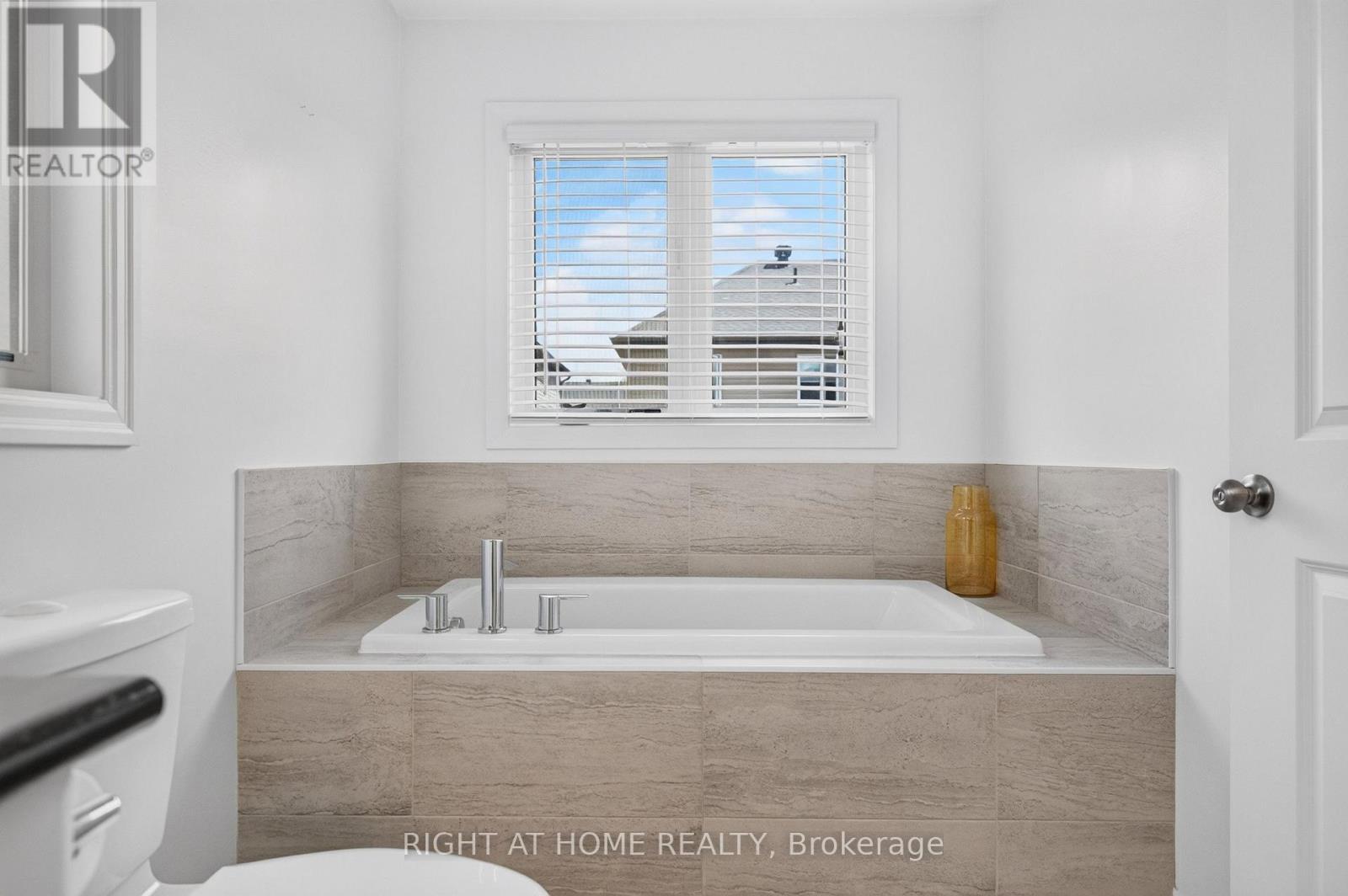 624 Spring Valley Drive, Ottawa, ON - Indoor Photo Showing Bathroom