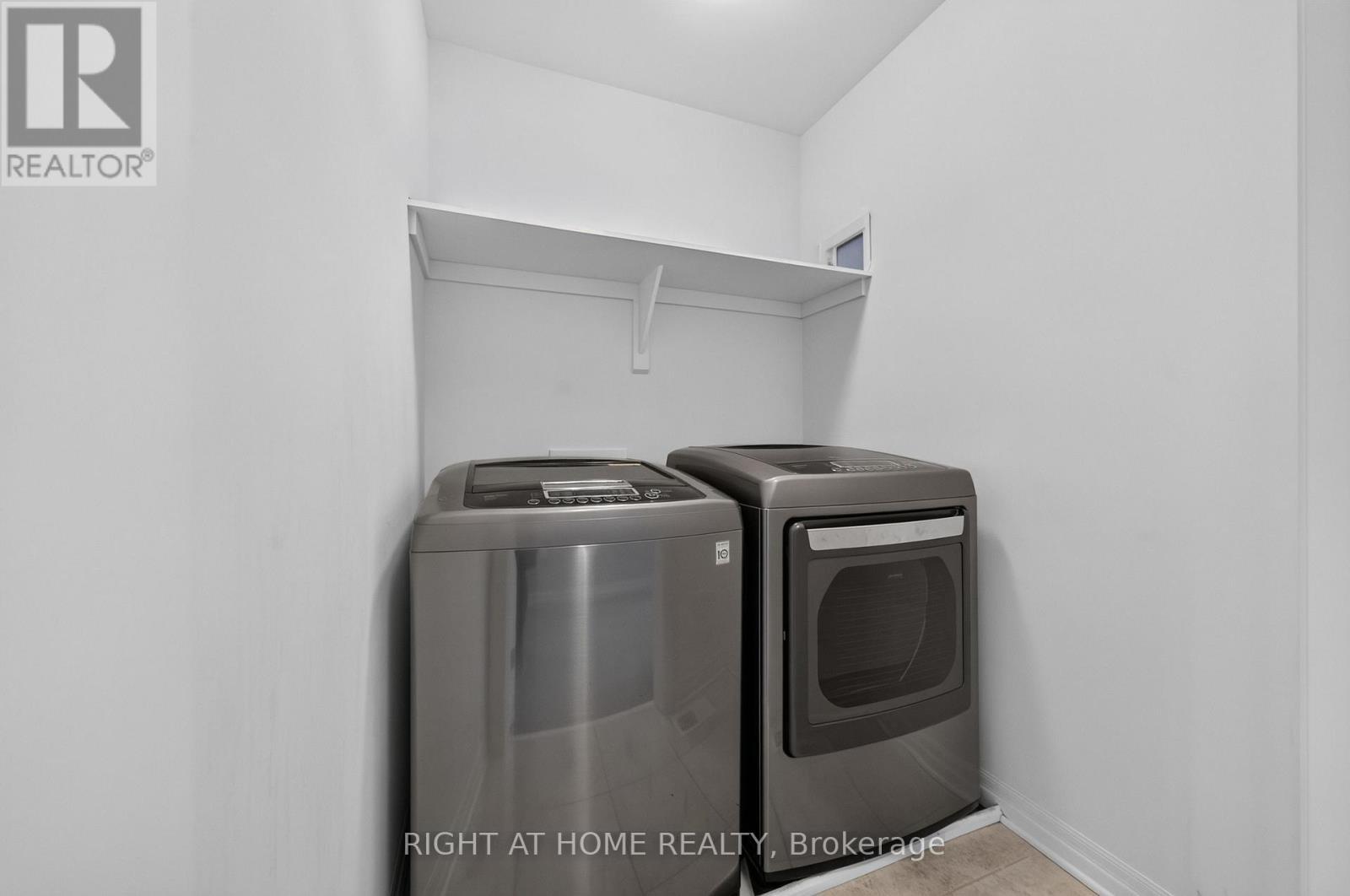 Laundry room on second floor - 624 Spring Valley Drive, Ottawa, ON - Indoor Photo Showing Laundry Room