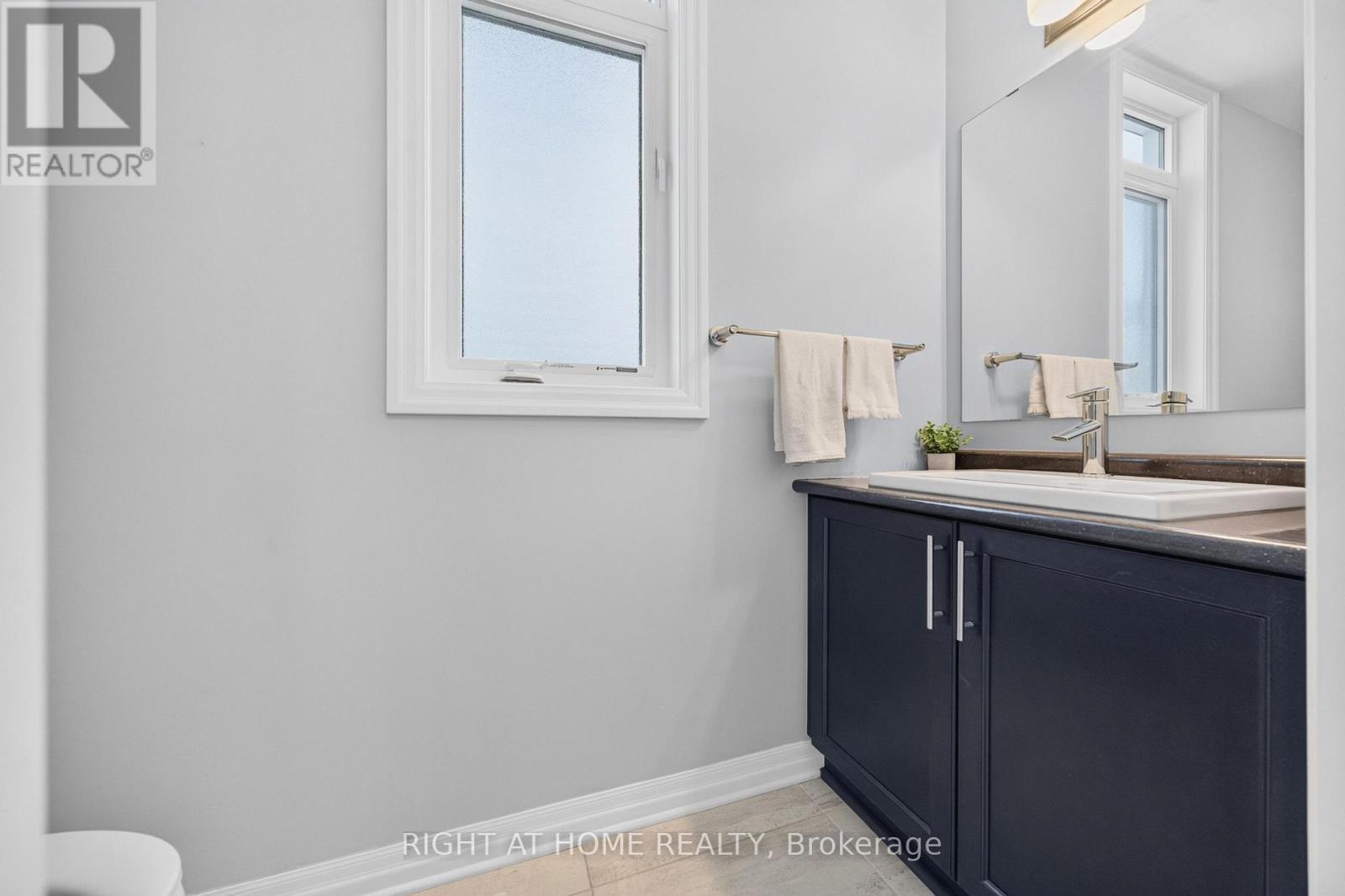 Powder room - 624 Spring Valley Drive, Ottawa, ON - Indoor Photo Showing Bathroom