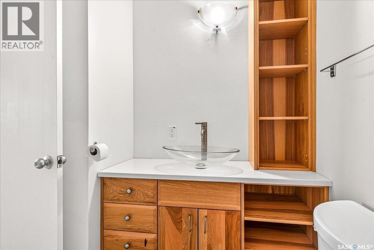 5 Bryant Street, Regina, SK - Indoor Photo Showing Bathroom