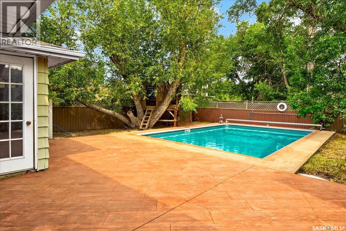 5 Bryant Street, Regina, SK - Outdoor With In Ground Pool