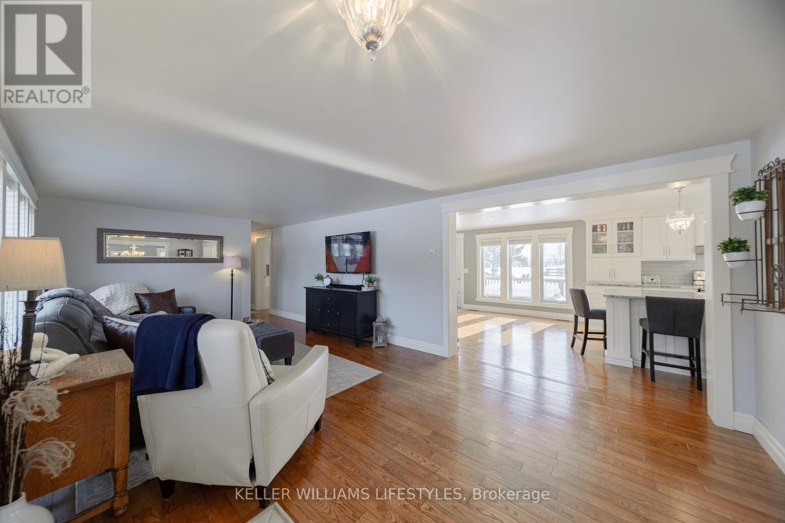 79904 Pondsview Road, Central Huron (Goderich), ON - Indoor Photo Showing Living Room