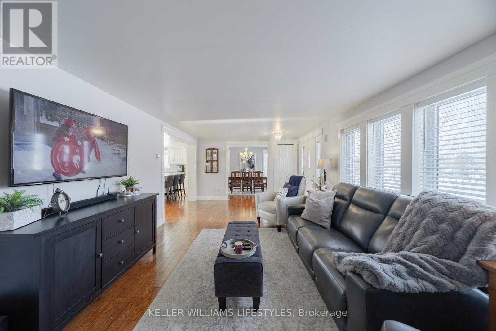 79904 Pondsview Road, Central Huron (Goderich), ON - Indoor Photo Showing Living Room