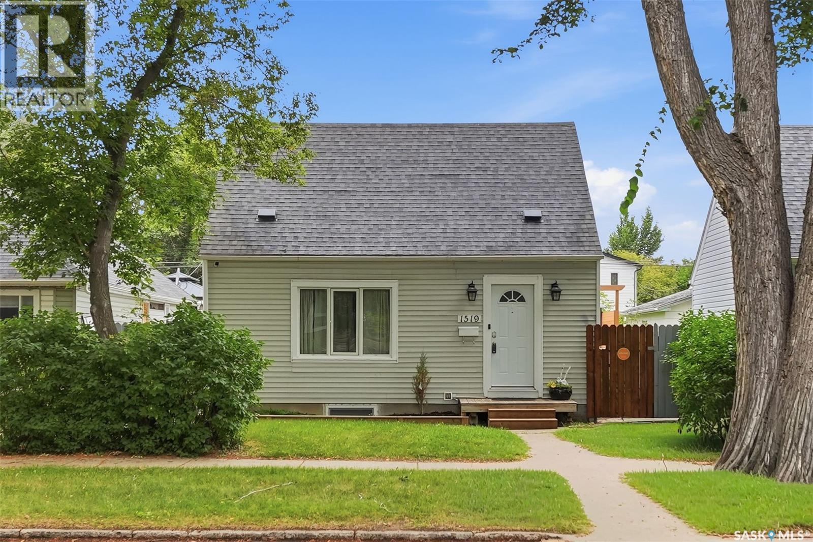 1519 C Avenue N, Saskatoon, SK - Outdoor