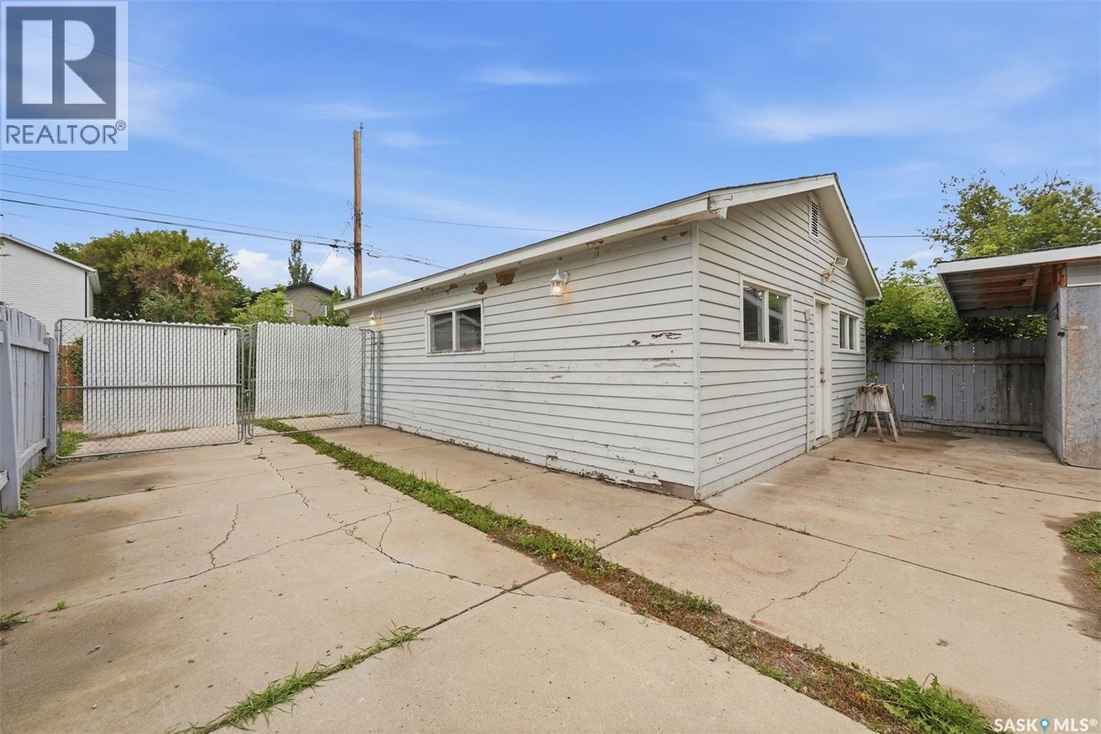 1519 C Avenue N, Saskatoon, SK - Outdoor With Exterior