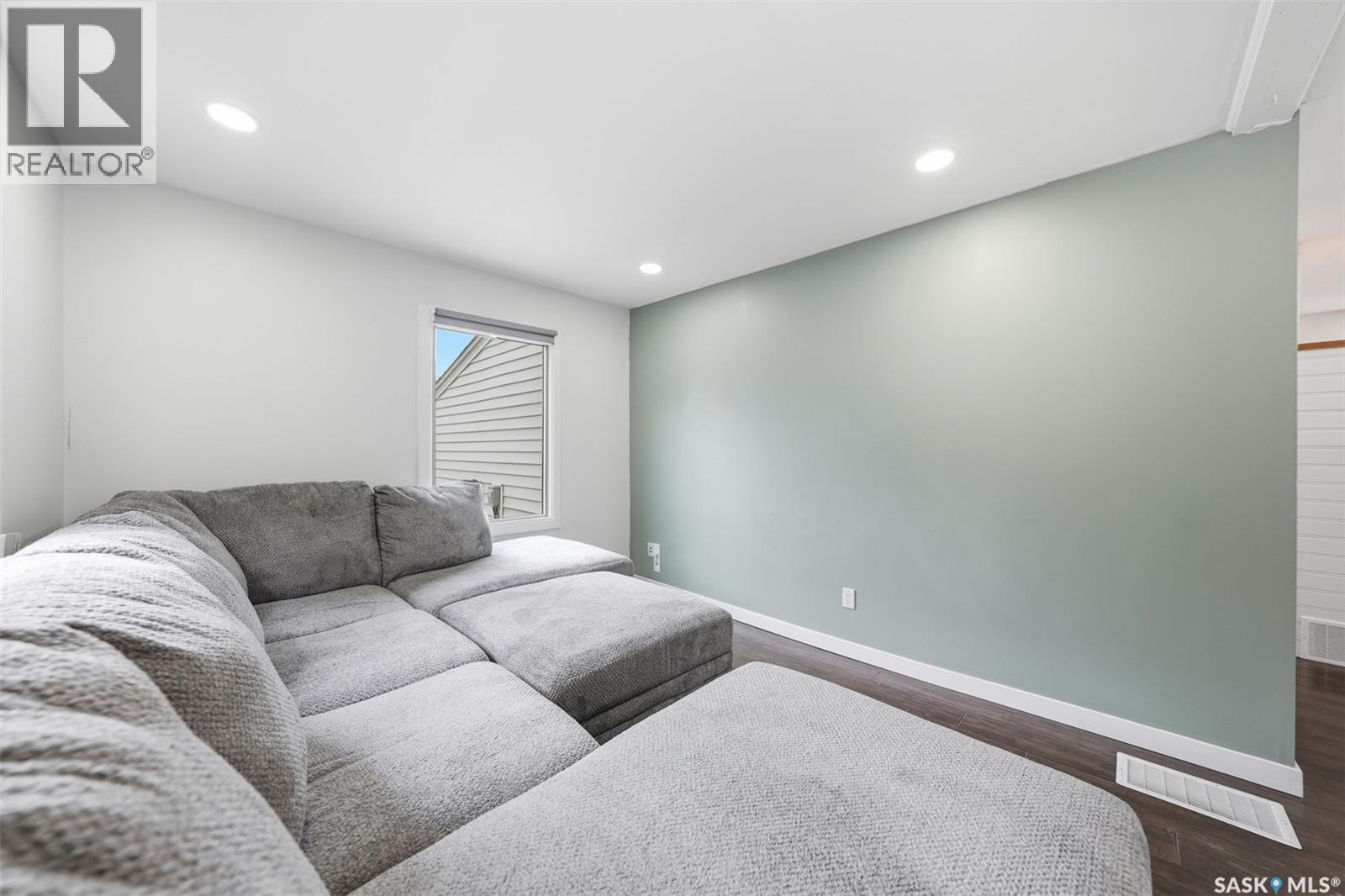 1519 C Avenue N, Saskatoon, SK - Indoor