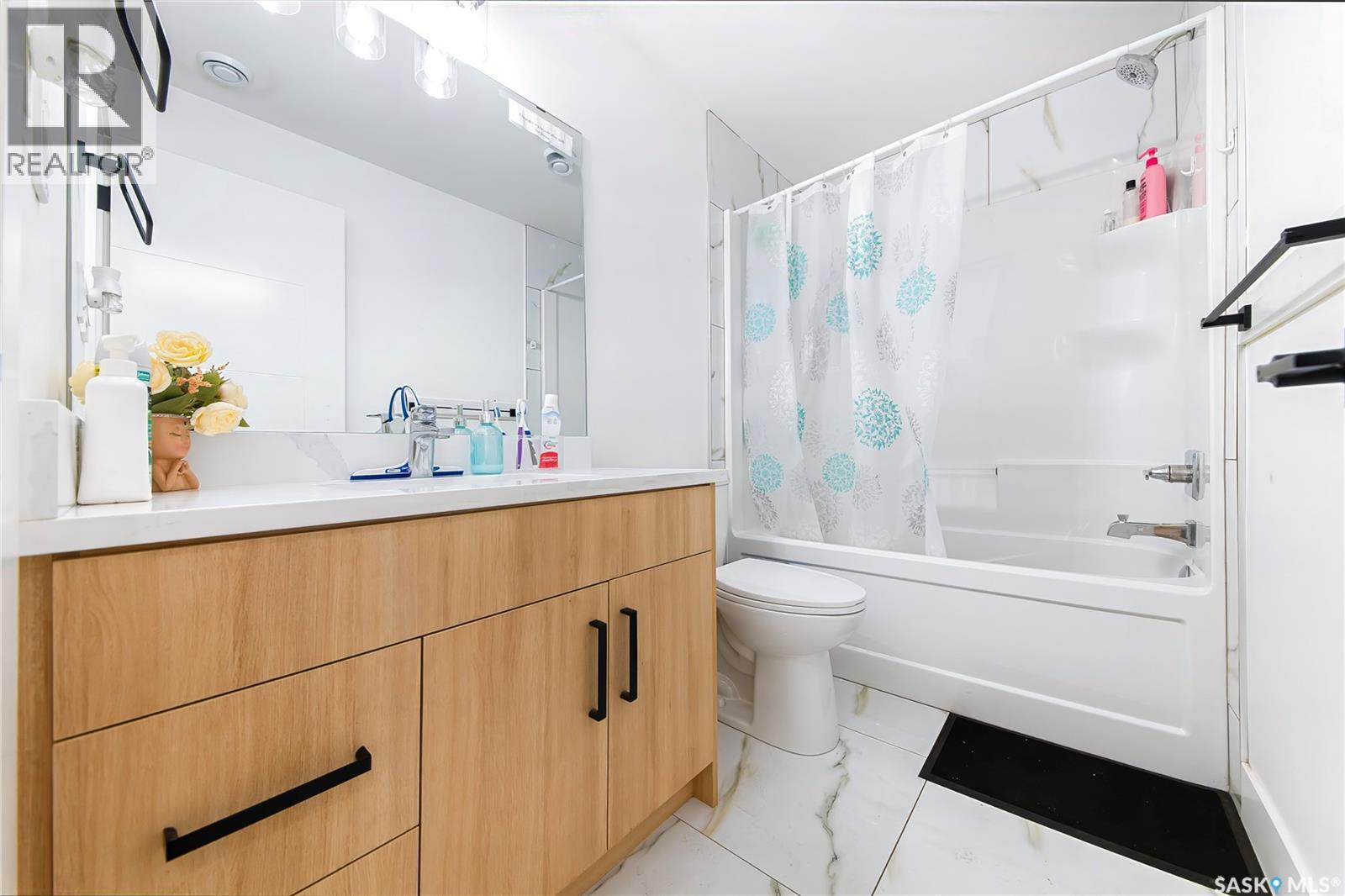 618 Nightingale Cove, Saskatoon, SK - Indoor Photo Showing Bathroom
