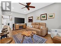 92 Morrison Crescent, Grimsby, ON - Indoor Photo Showing Living Room