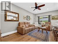 92 Morrison Crescent, Grimsby, ON - Indoor Photo Showing Living Room
