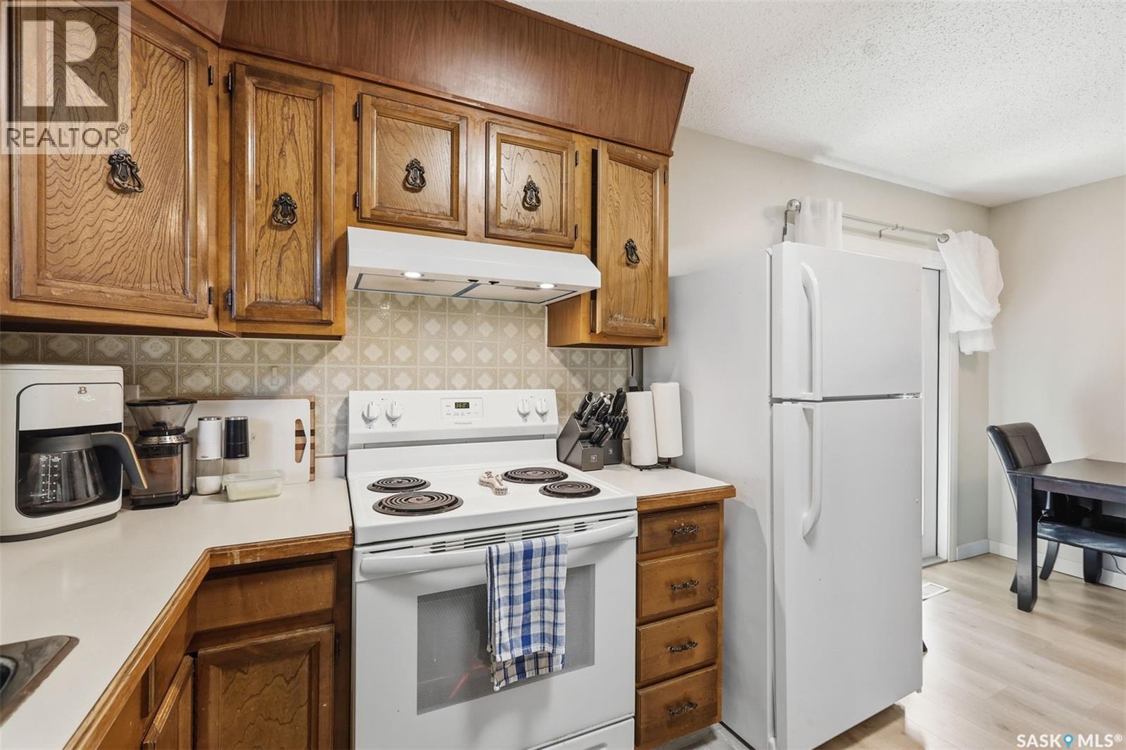 723 Lenore Drive, Saskatoon, SK - Indoor Photo Showing Kitchen