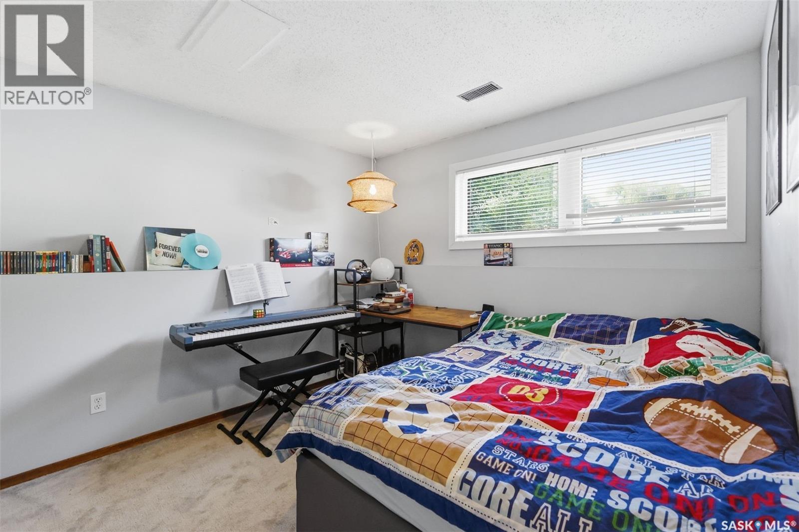 723 Lenore Drive, Saskatoon, SK - Indoor Photo Showing Bedroom