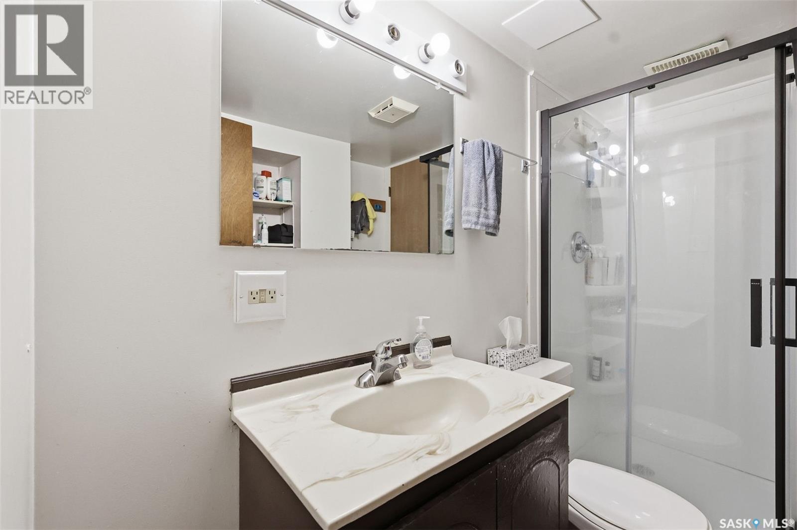 723 Lenore Drive, Saskatoon, SK - Indoor Photo Showing Bathroom