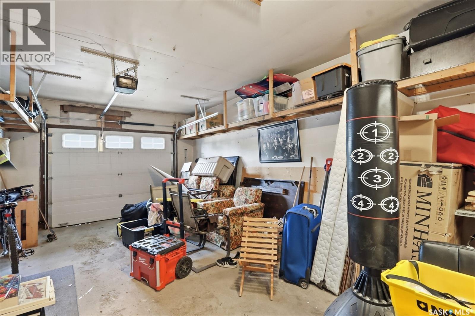 723 Lenore Drive, Saskatoon, SK - Indoor Photo Showing Garage