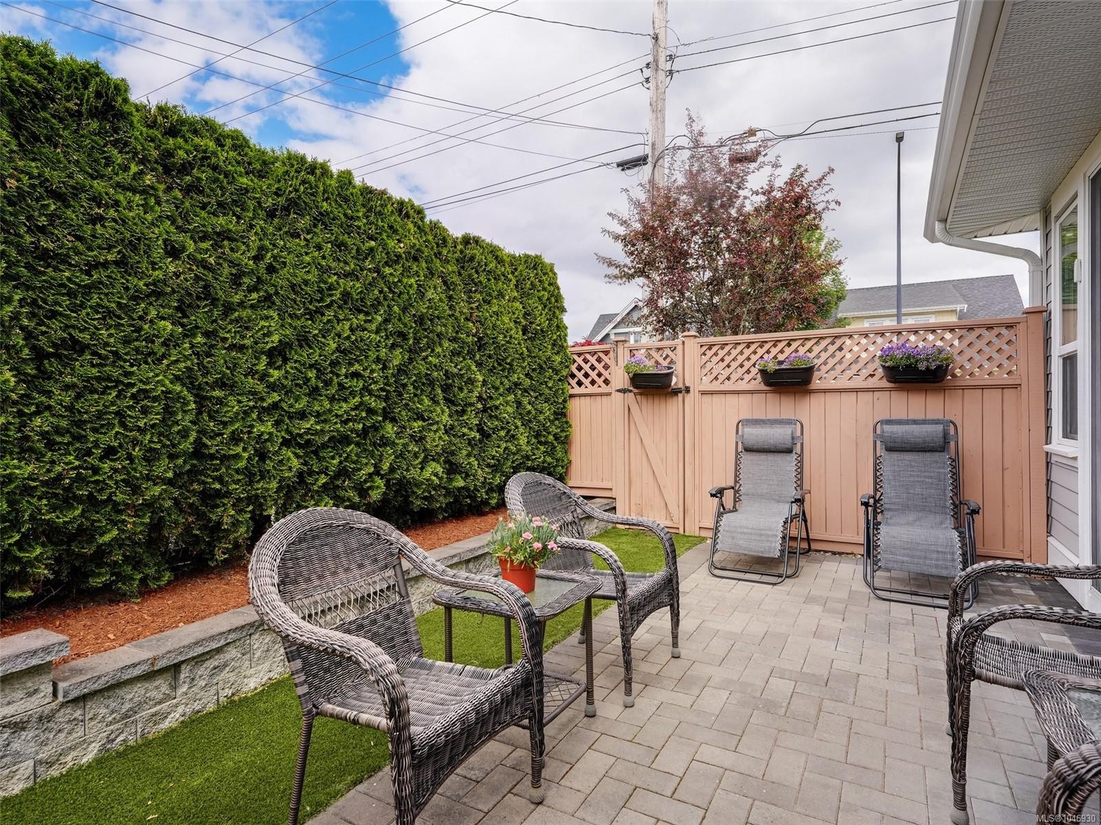 #8-10490 Resthaven Dr, Sidney, BC