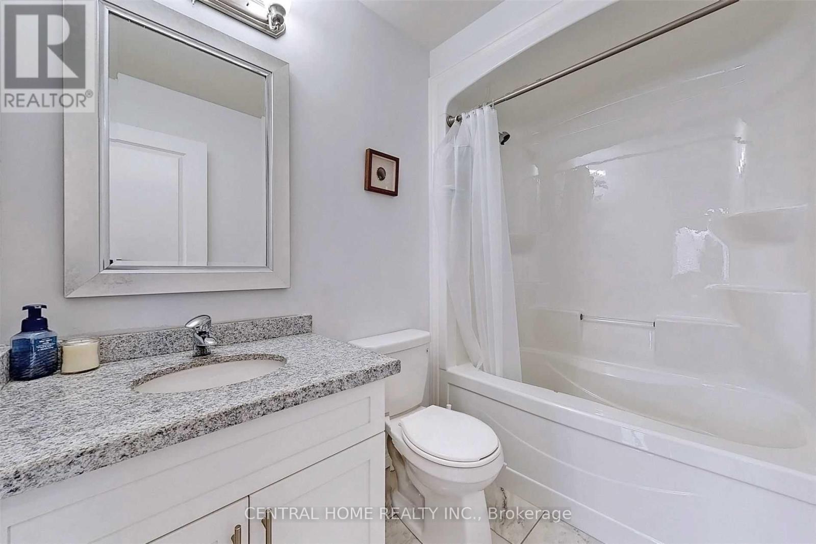 1 - 98 Shoreview Place, Hamilton, ON - Indoor Photo Showing Bathroom