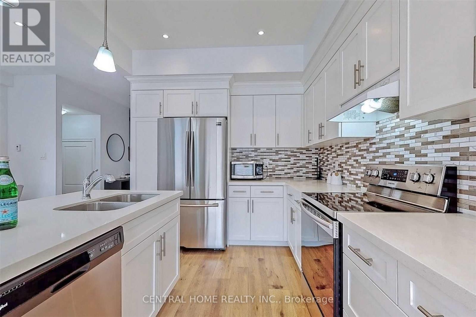 1 - 98 Shoreview Place, Hamilton, ON - Indoor Photo Showing Kitchen With Stainless Steel Kitchen With Double Sink With Upgraded Kitchen