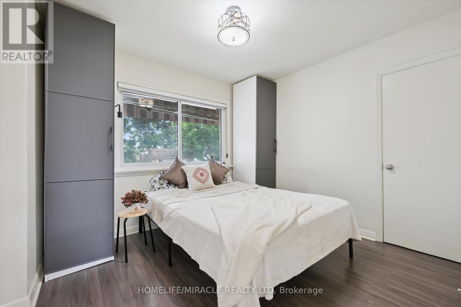60 Edinburgh Road, Kitchener, ON - Indoor Photo Showing Bedroom