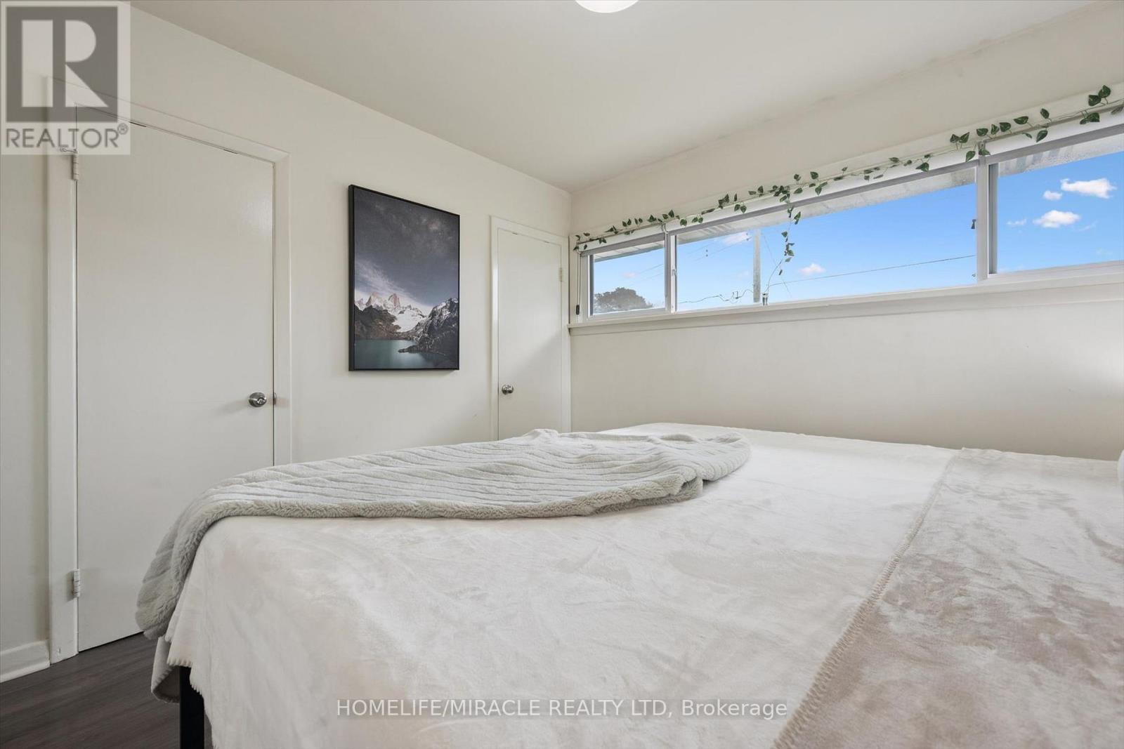60 Edinburgh Road, Kitchener, ON - Indoor Photo Showing Bedroom