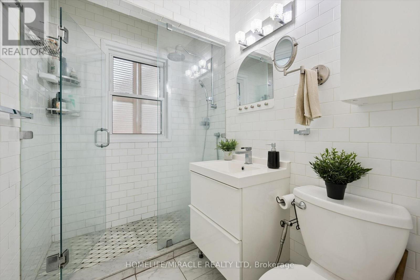 60 Edinburgh Road, Kitchener, ON - Indoor Photo Showing Bathroom