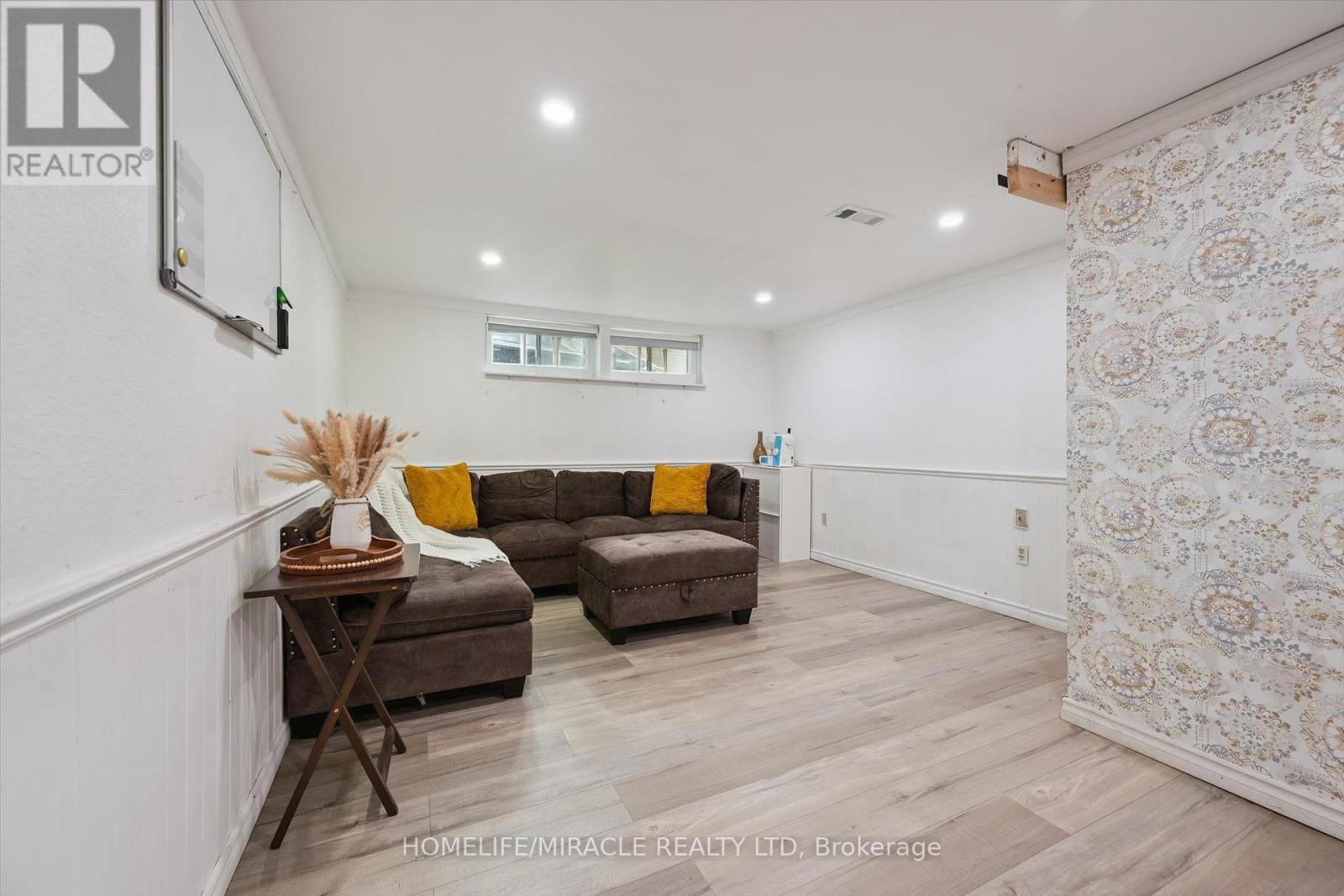 60 Edinburgh Road, Kitchener, ON - Indoor