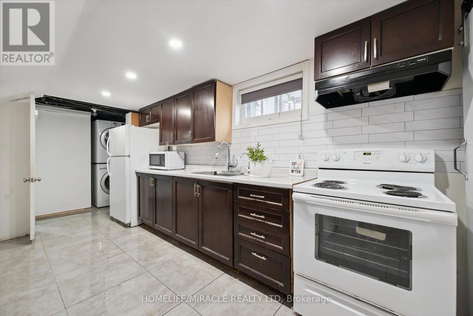 60 Edinburgh Road, Kitchener, ON - Indoor Photo Showing Kitchen