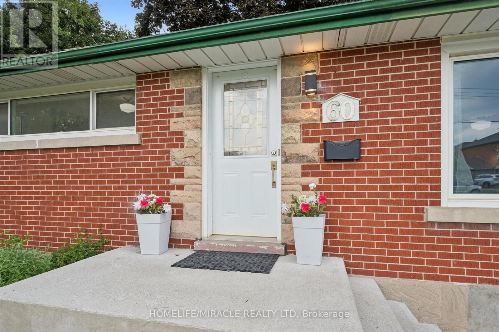 60 Edinburgh Road, Kitchener, ON - Outdoor With Exterior