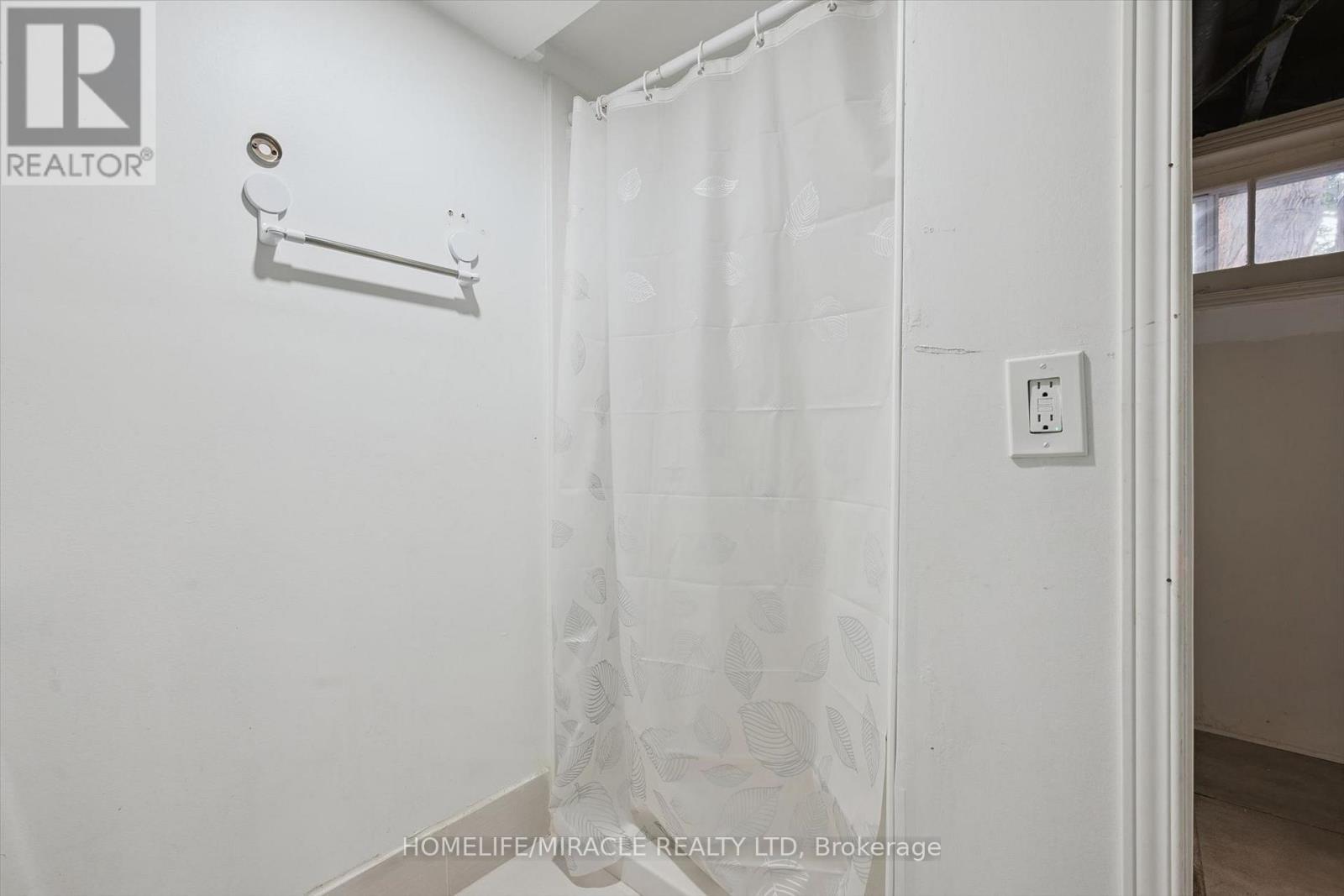 60 Edinburgh Road, Kitchener, ON - Indoor Photo Showing Bathroom