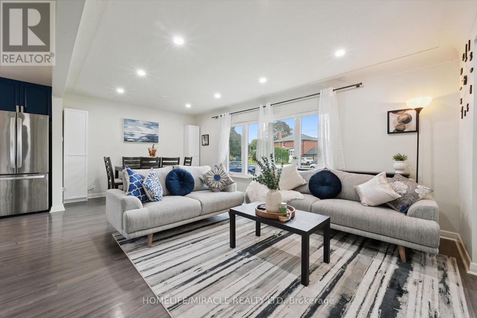 60 Edinburgh Road, Kitchener, ON - Indoor Photo Showing Living Room