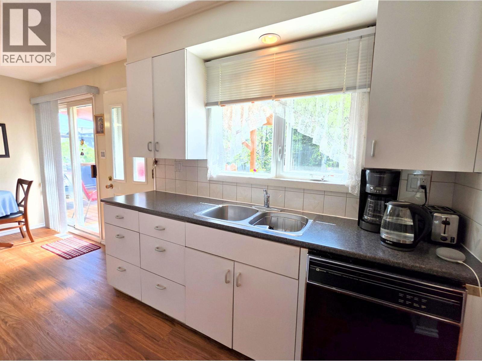 2697 Abbott Crescent, Prince George, BC - Indoor Photo Showing Kitchen With Double Sink