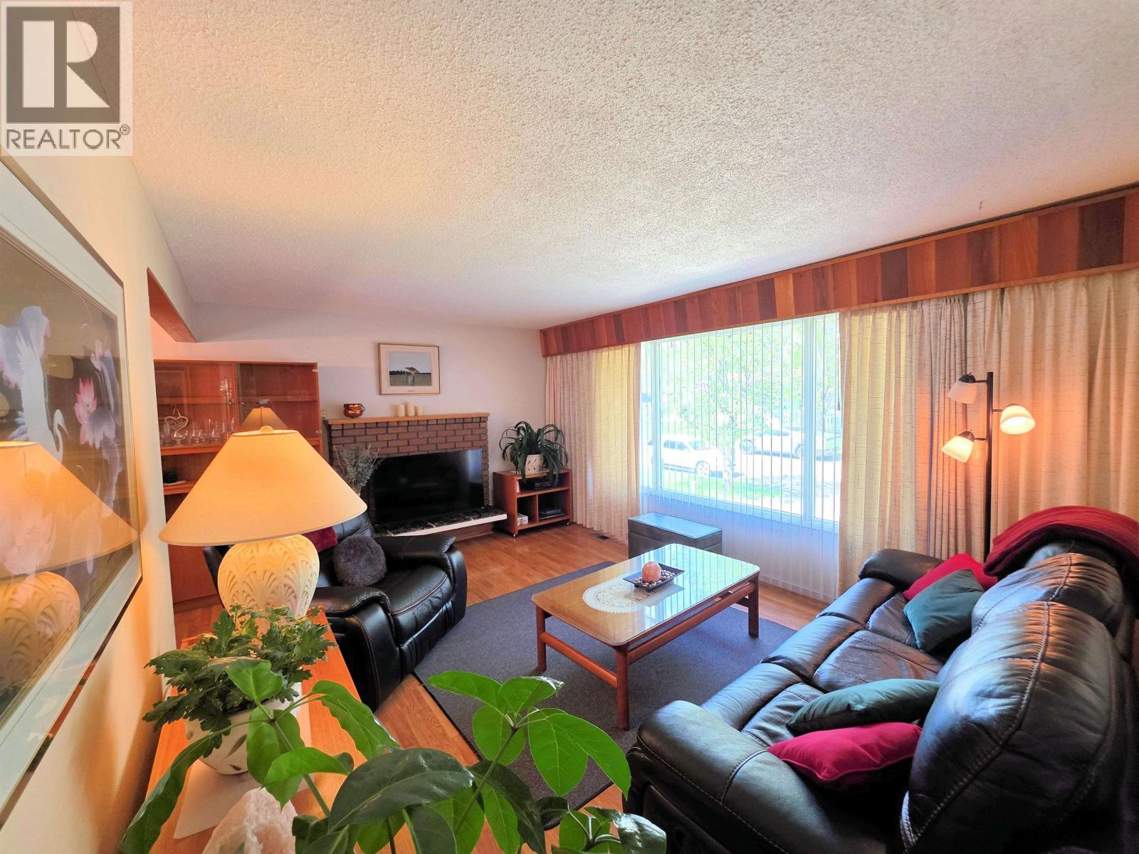2697 Abbott Crescent, Prince George, BC - Indoor Photo Showing Living Room