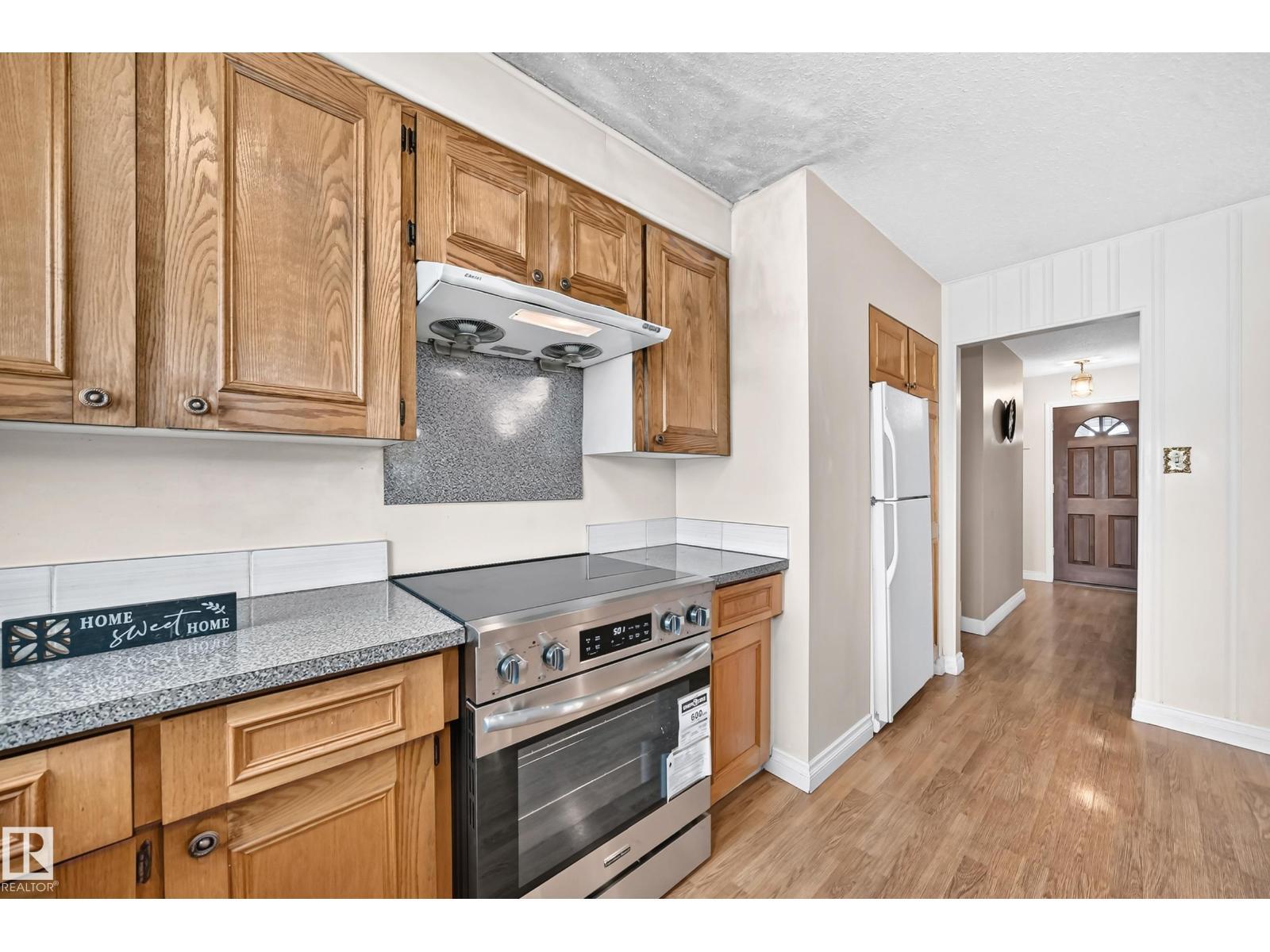 15020 88 St Nw, Edmonton, AB - Indoor Photo Showing Kitchen