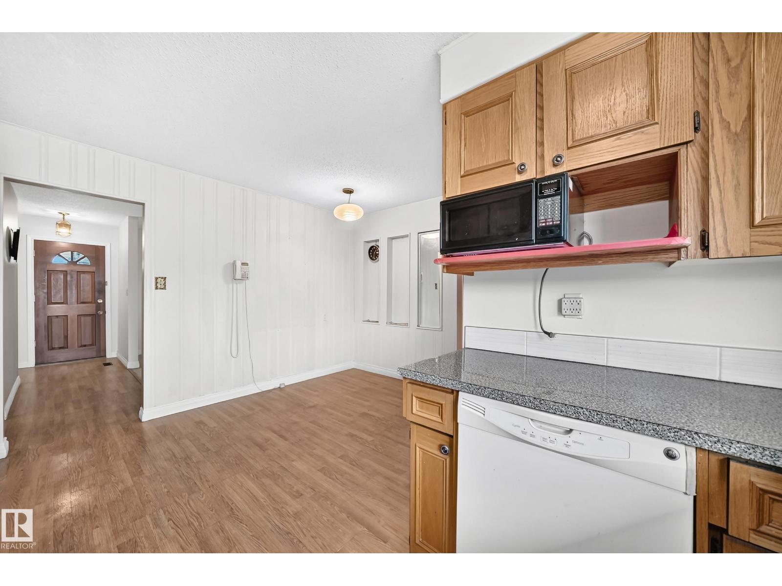 15020 88 St Nw, Edmonton, AB - Indoor Photo Showing Kitchen