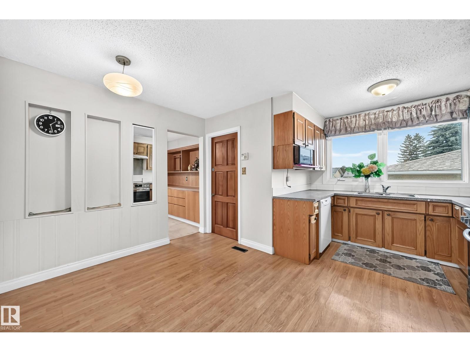 15020 88 St Nw, Edmonton, AB - Indoor Photo Showing Kitchen With Double Sink