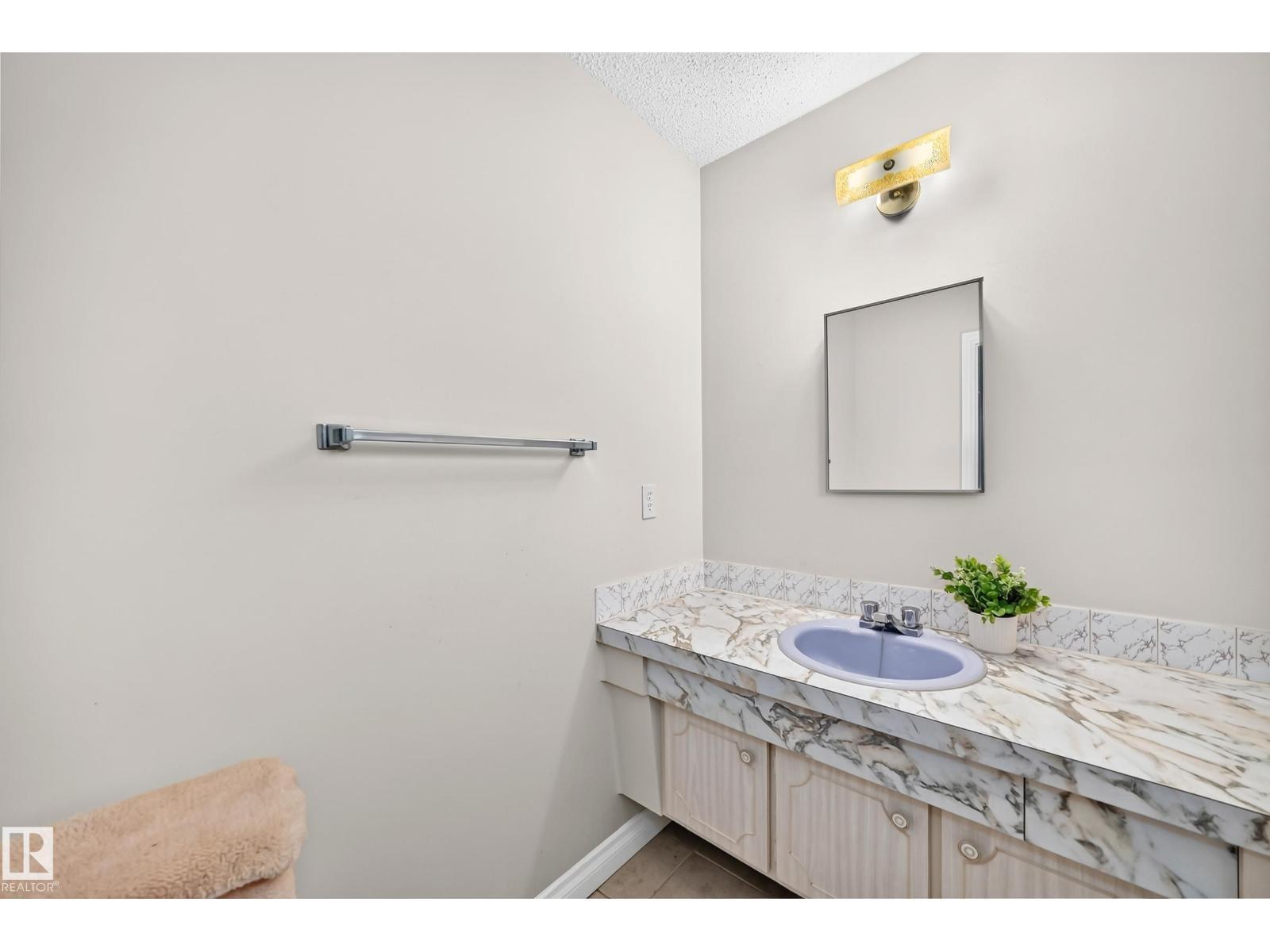 15020 88 St Nw, Edmonton, AB - Indoor Photo Showing Bathroom