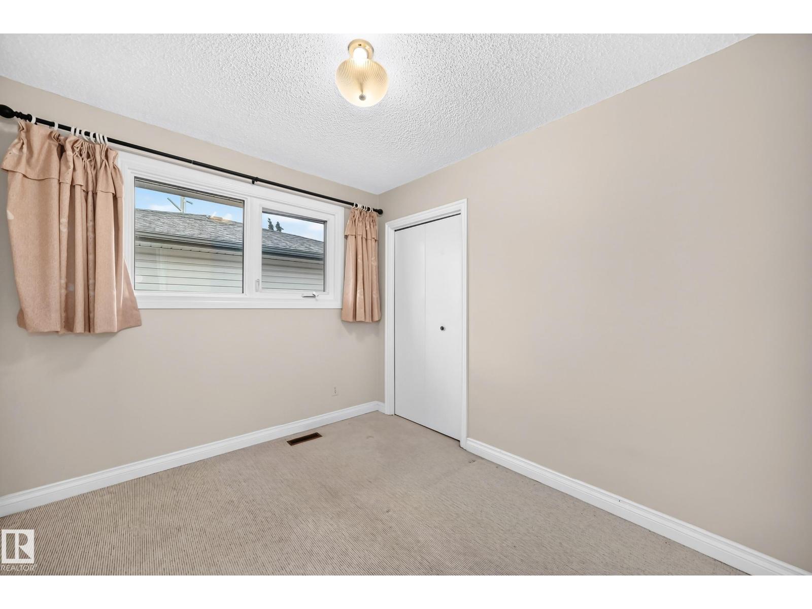 15020 88 St Nw, Edmonton, AB - Indoor
