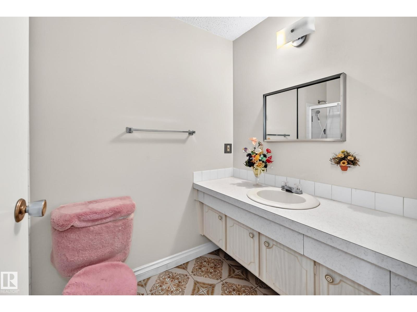 15020 88 St Nw, Edmonton, AB - Indoor Photo Showing Bathroom