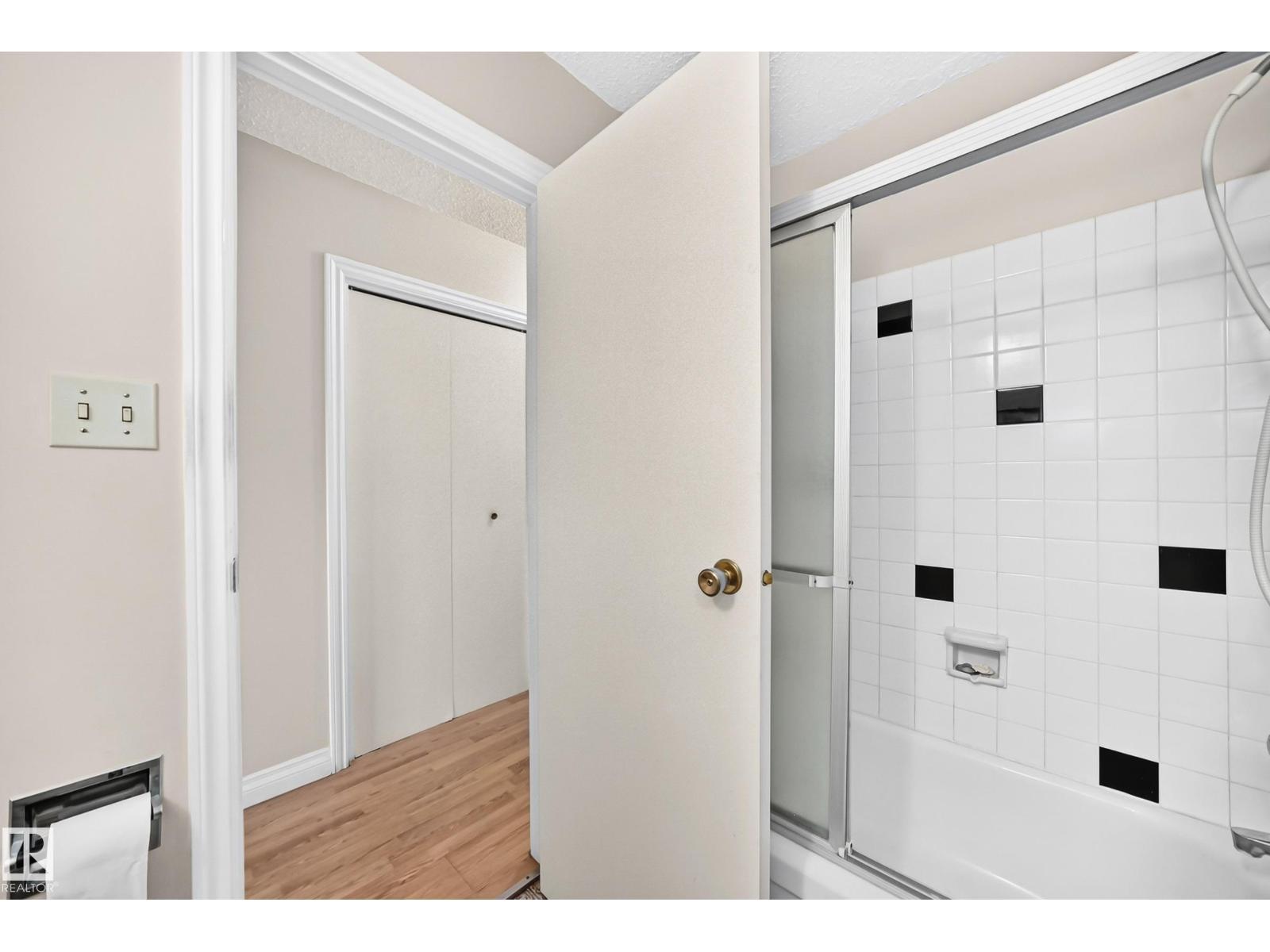 15020 88 St Nw, Edmonton, AB - Indoor Photo Showing Bathroom