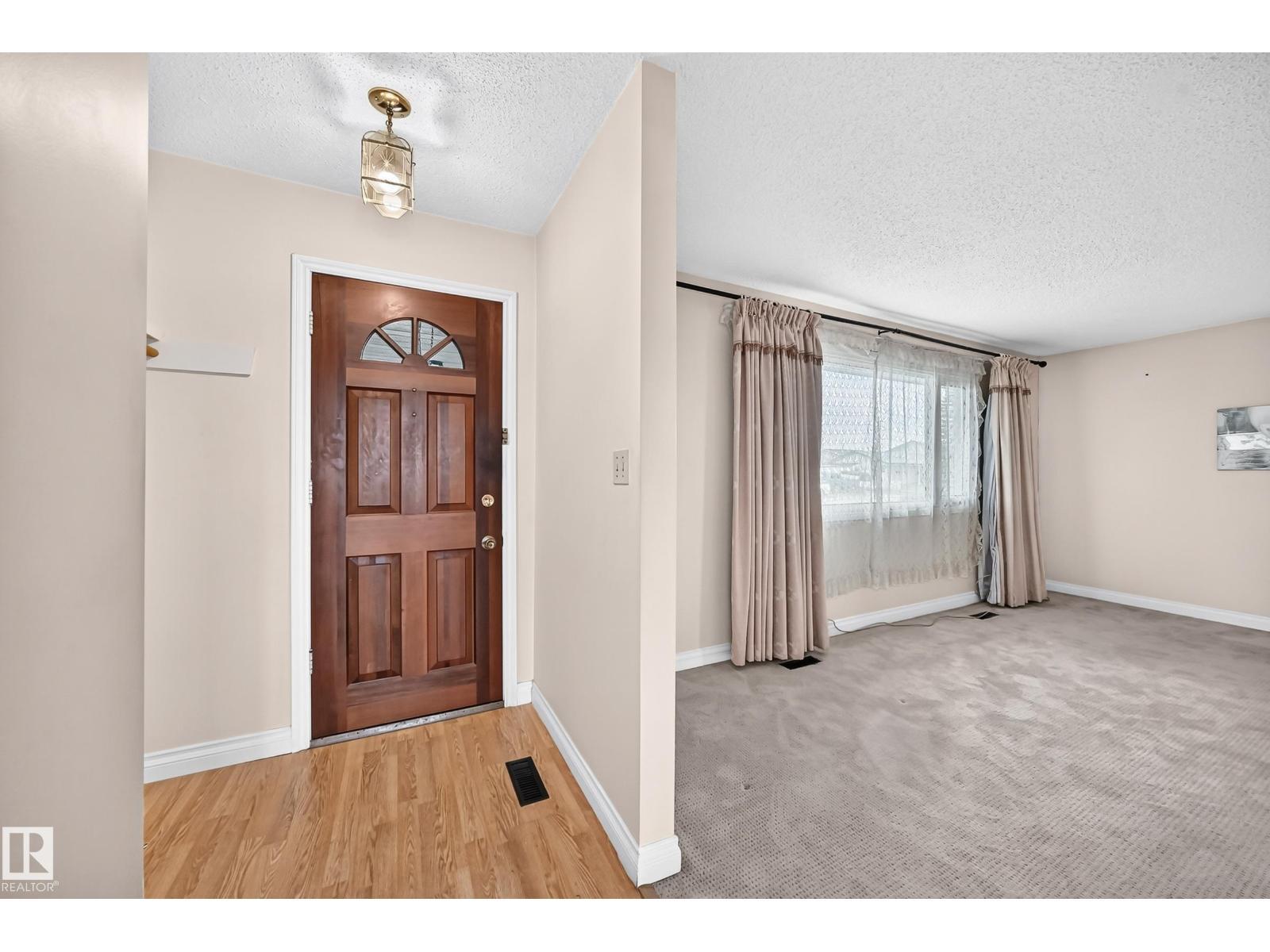 15020 88 St Nw, Edmonton, AB - Indoor Photo Showing Other Room