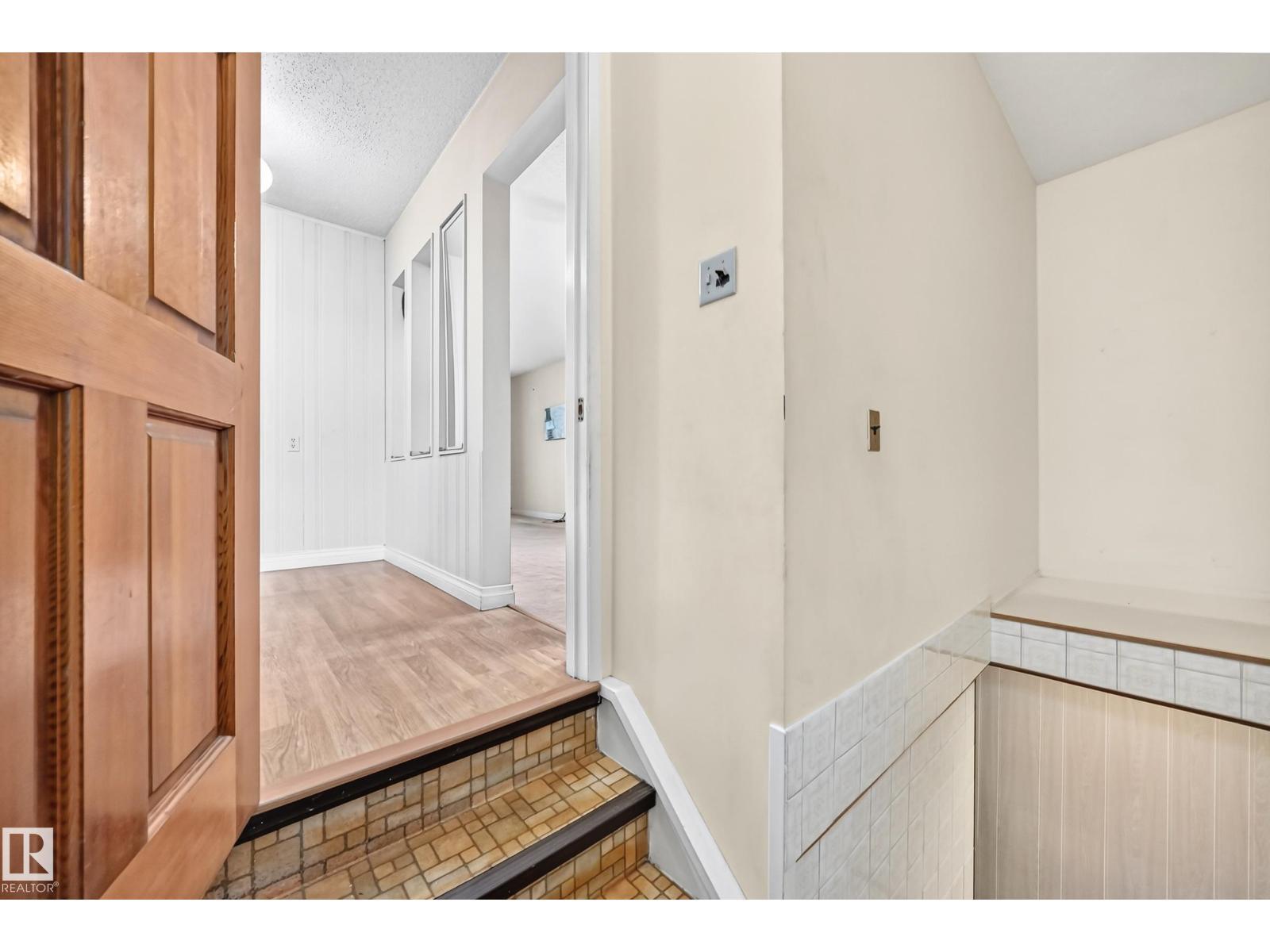 15020 88 St Nw, Edmonton, AB - Indoor Photo Showing Other Room