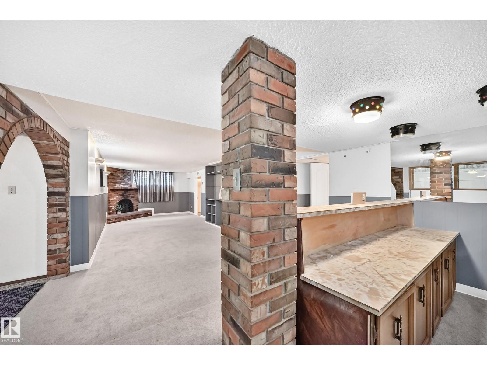 15020 88 St Nw, Edmonton, AB - Indoor