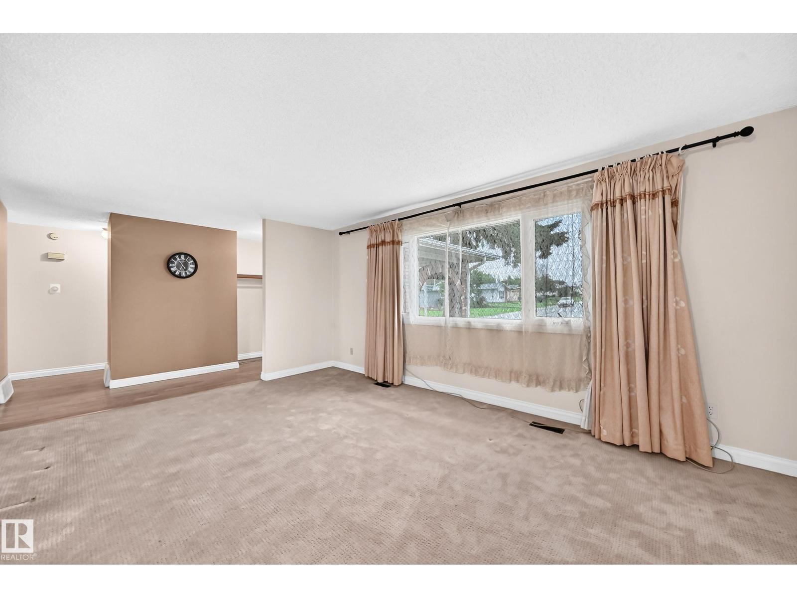 15020 88 St Nw, Edmonton, AB - Indoor Photo Showing Other Room