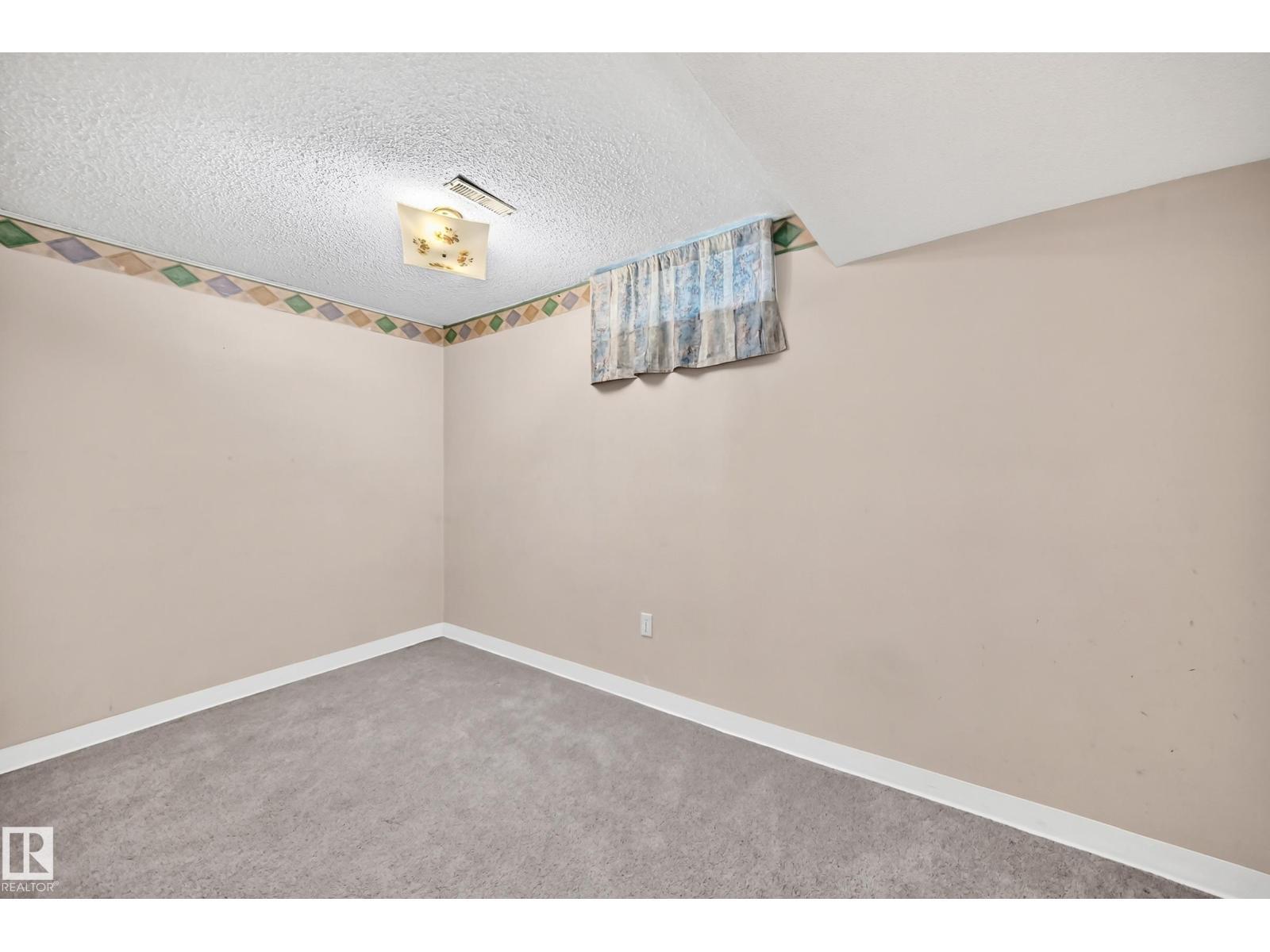 15020 88 St Nw, Edmonton, AB - Indoor Photo Showing Other Room