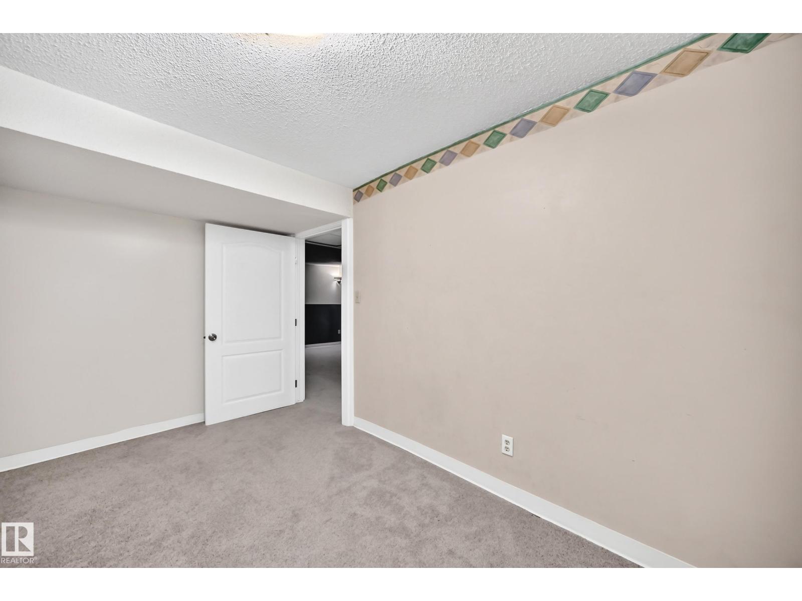 15020 88 St Nw, Edmonton, AB - Indoor Photo Showing Other Room