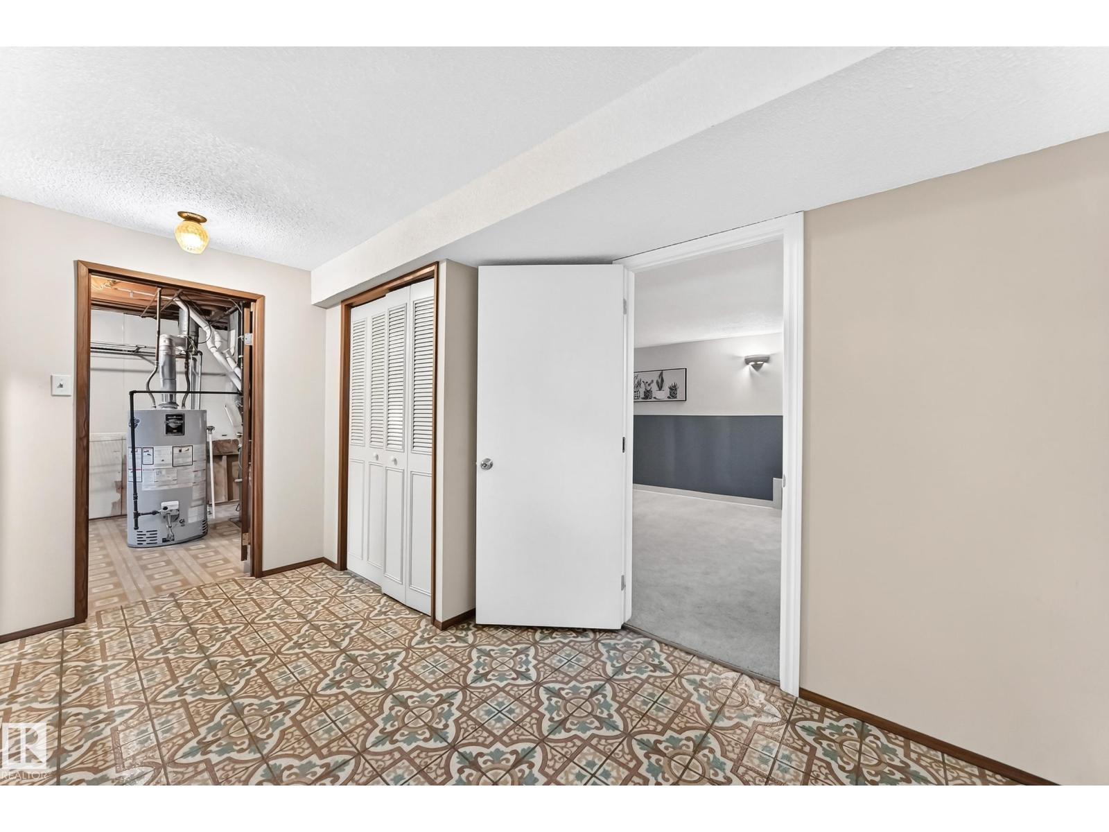 15020 88 St Nw, Edmonton, AB - Indoor Photo Showing Other Room