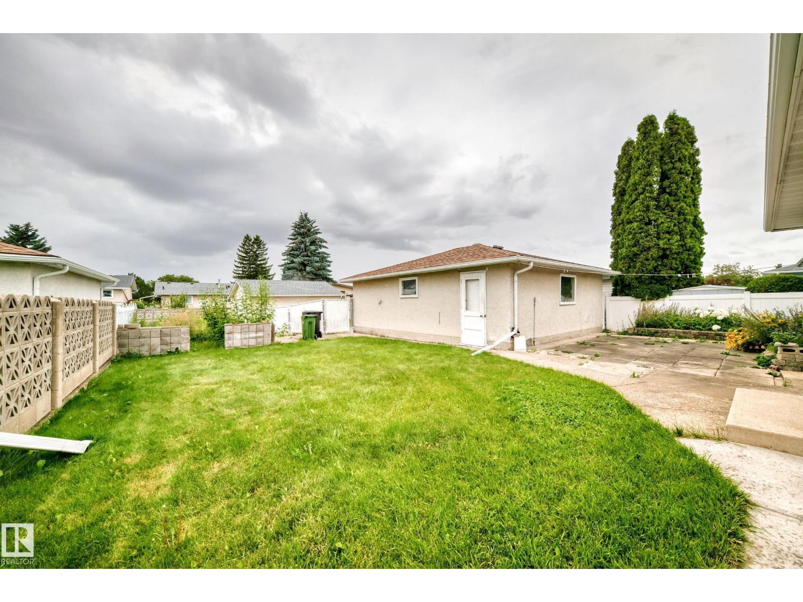 15020 88 St Nw, Edmonton, AB - Outdoor