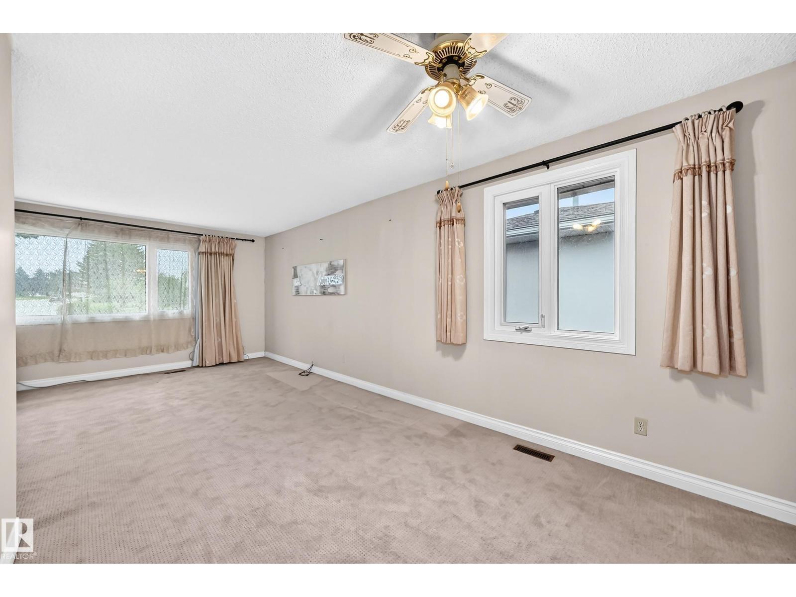 15020 88 St Nw, Edmonton, AB - Indoor Photo Showing Other Room