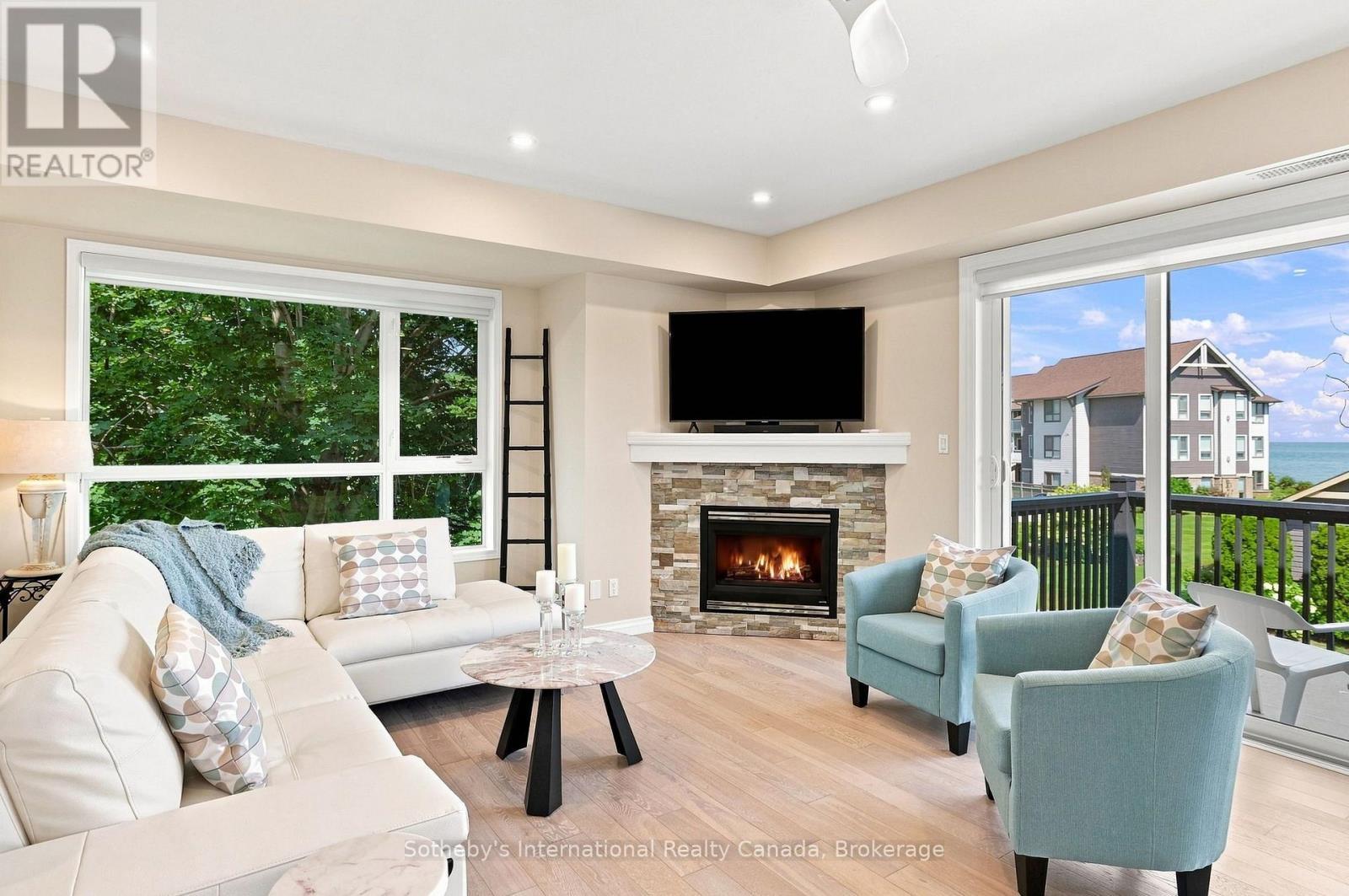 464 Mariners Way, Collingwood, ON - Indoor Photo Showing Living Room With Fireplace