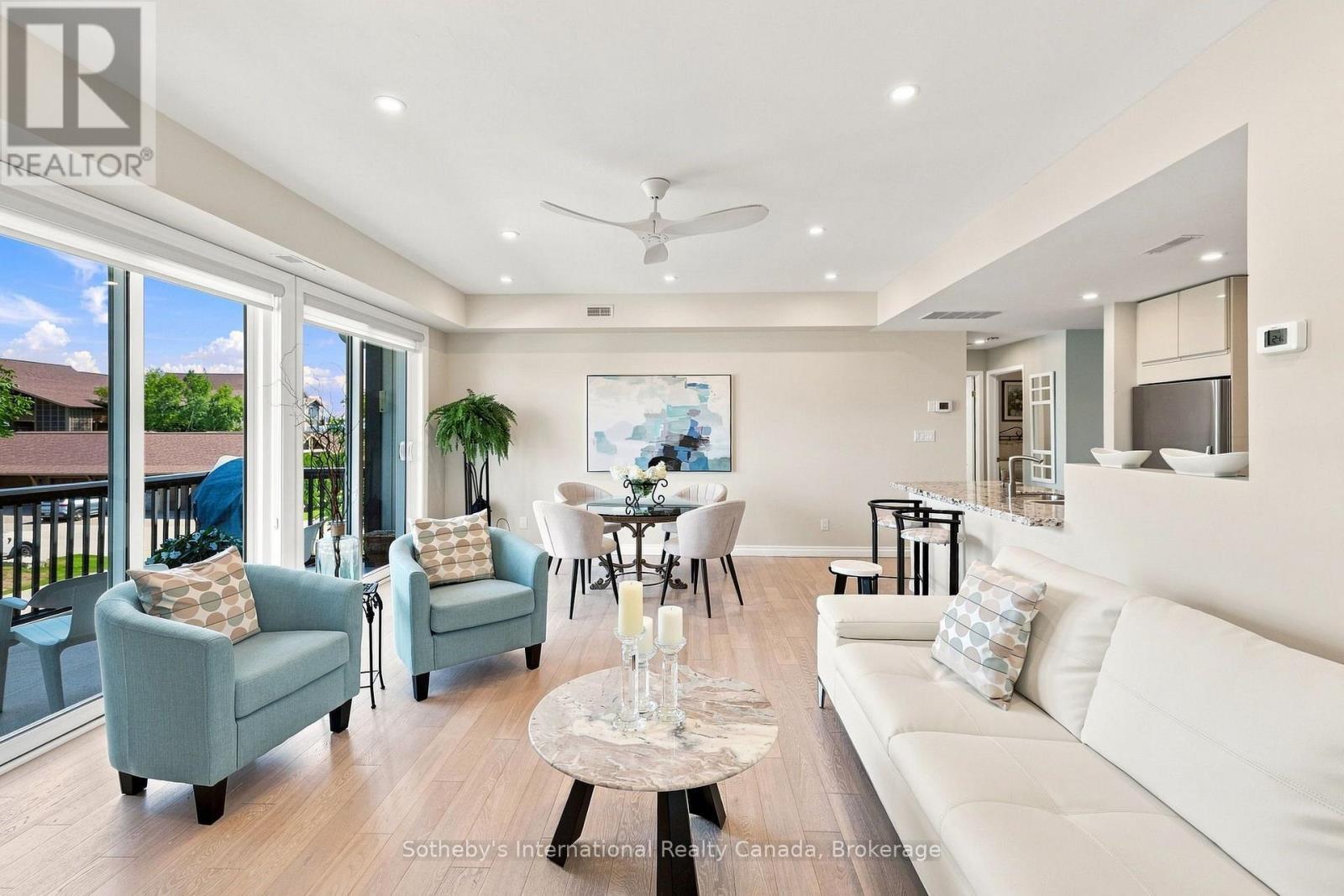 464 Mariners Way, Collingwood, ON - Indoor Photo Showing Living Room