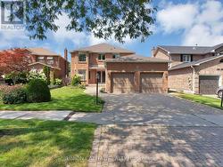 772 PEBBLE COURT Pickering, ON L1V 3P3