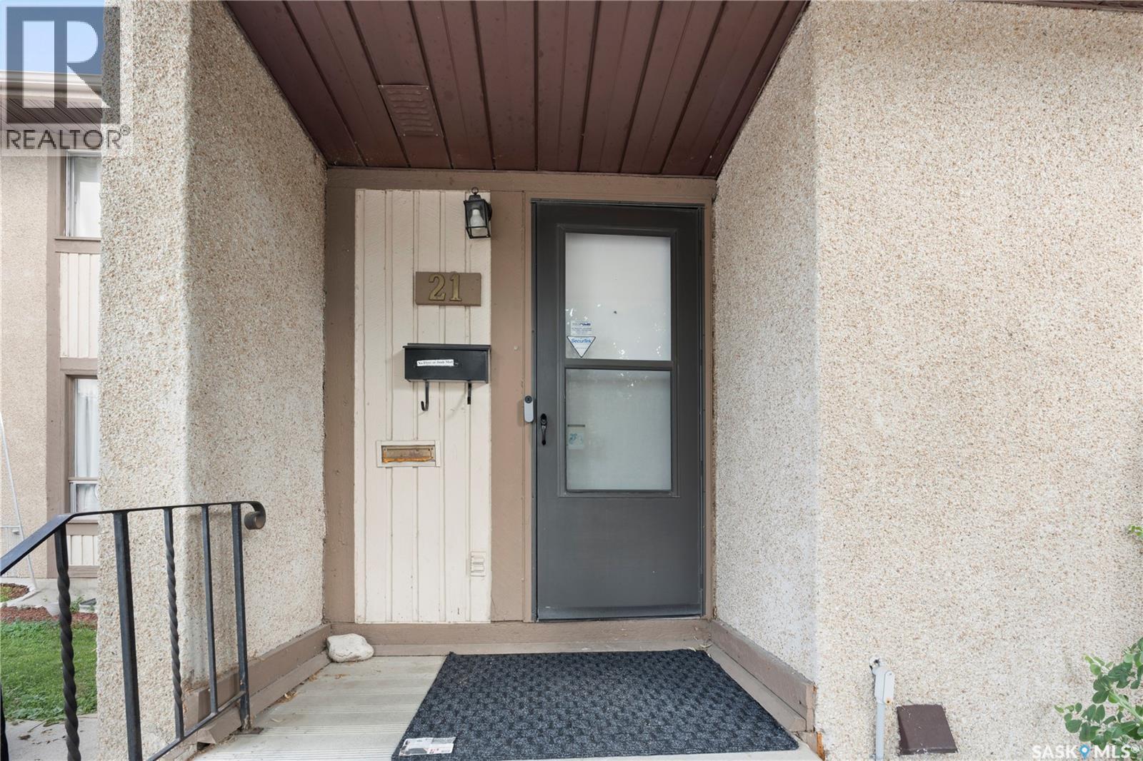 21 1128 Mckercher Drive, Saskatoon, SK - Outdoor With Exterior